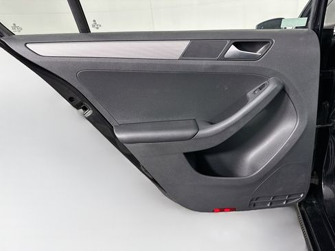 Used 2018 Volkswagen Jetta SE image 26