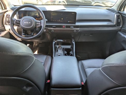 Used 2024 Kia Sorento S image 28