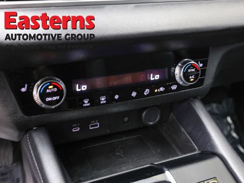 Used 2023 Mitsubishi Outlander SE AWD/4WD image 19