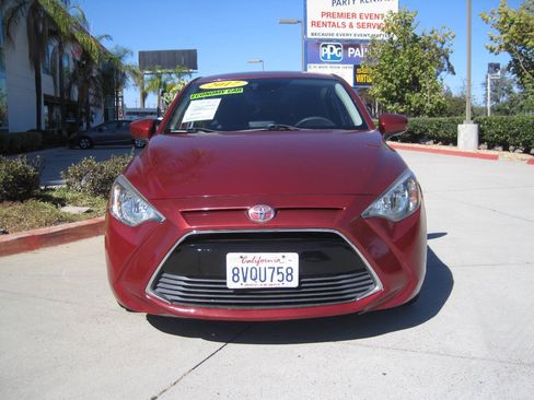 Used 2017 Toyota Yaris iA FWD image 12