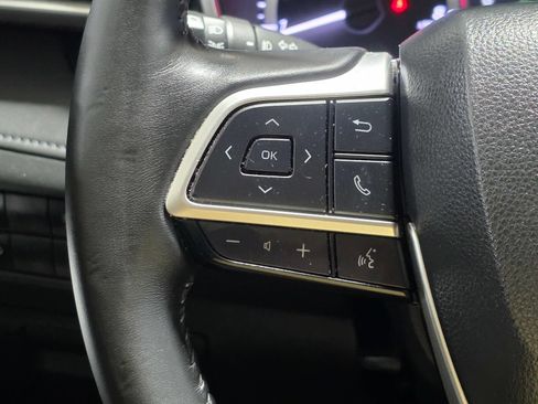 Used 2023 Toyota Highlander XLE FWD image 32