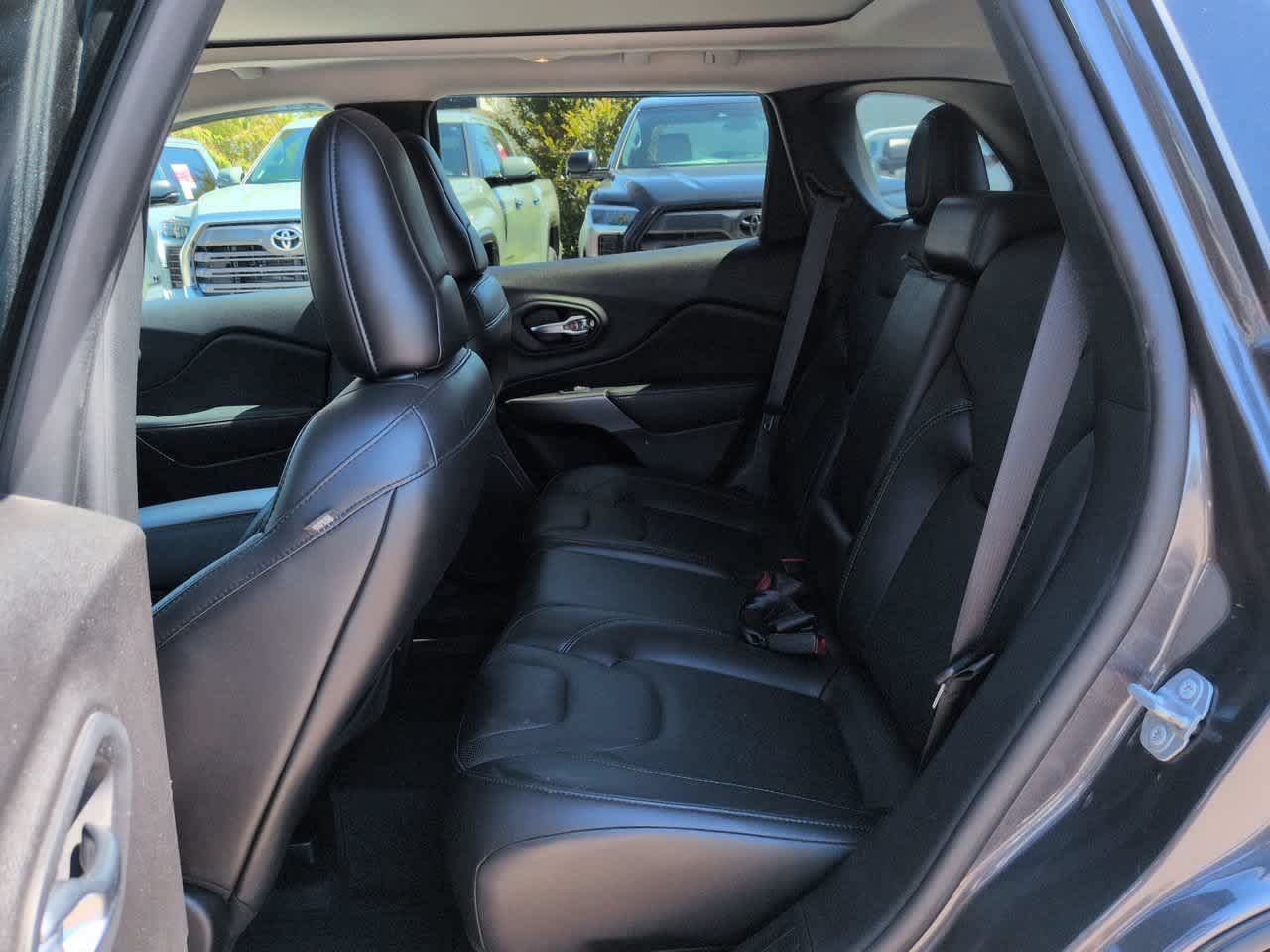 Used 2021 Jeep Cherokee Limited w/ Mopar Interior Package AWD/4WD image 13