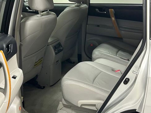 Used 2010 Toyota Highlander Limited image 9