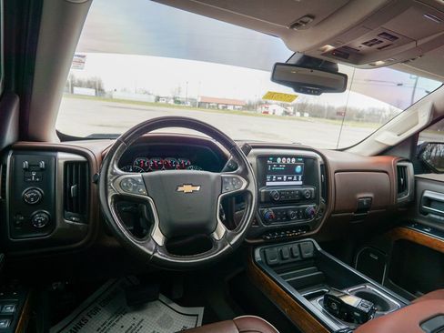Used 2018 Chevrolet Silverado 1500 High Country image 13