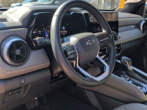 Used 2025 Chevrolet Colorado ZR2 w/ Technology Package image 12