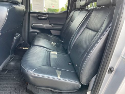 Certified 2019 Toyota Tacoma TRD Off-Road w/ TRD Premium Off Road Package AWD/4WD image 14