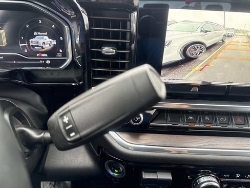 Used 2025 GMC Sierra 1500 SLT image 39