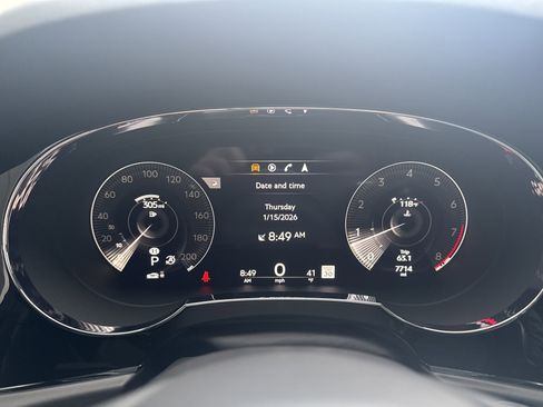 Used 2023 Bentley Bentayga Extended Wheelbase image 20