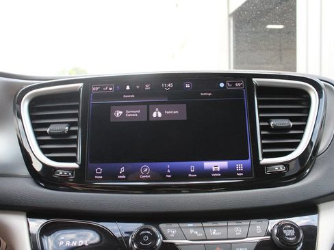 Used 2022 Chrysler Pacifica Touring-L w/ Uconnect Theater Family Group FWD image 15