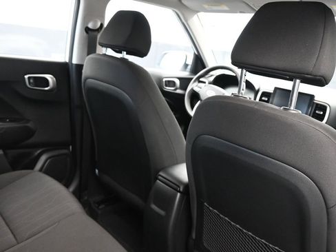 Certified 2025 Hyundai Venue SE image 15