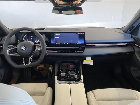 Used 2025 BMW 530i xDrive w/ M Sport Package image 15