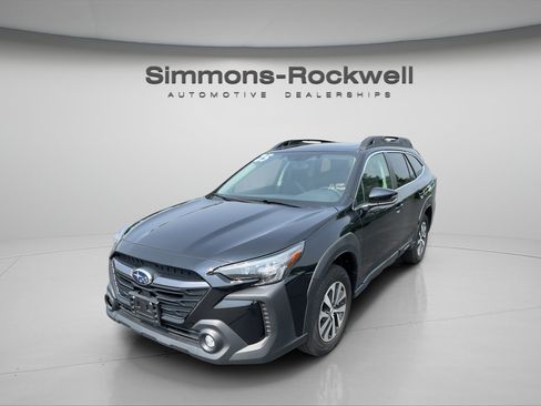Used 2025 Subaru Outback Premium AWD/4WD image 1