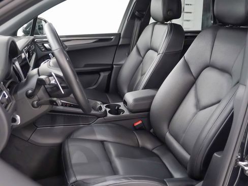 Used 2025 Porsche Macan image 5