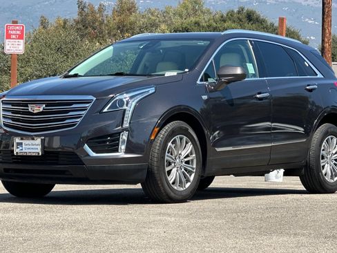 Used 2018 Cadillac XT5 Luxury w/ Driver Awareness Package FWD image 8