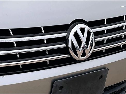 Used 2014 Volkswagen Passat 1.8T SEL Premium image 27