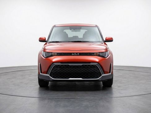 Used 2025 Kia Soul LX w/ LX Technology Package image 2