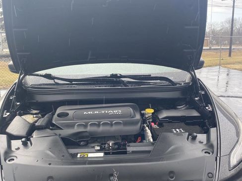 Used 2016 Jeep Cherokee Latitude w/ Cold Weather Group image 9