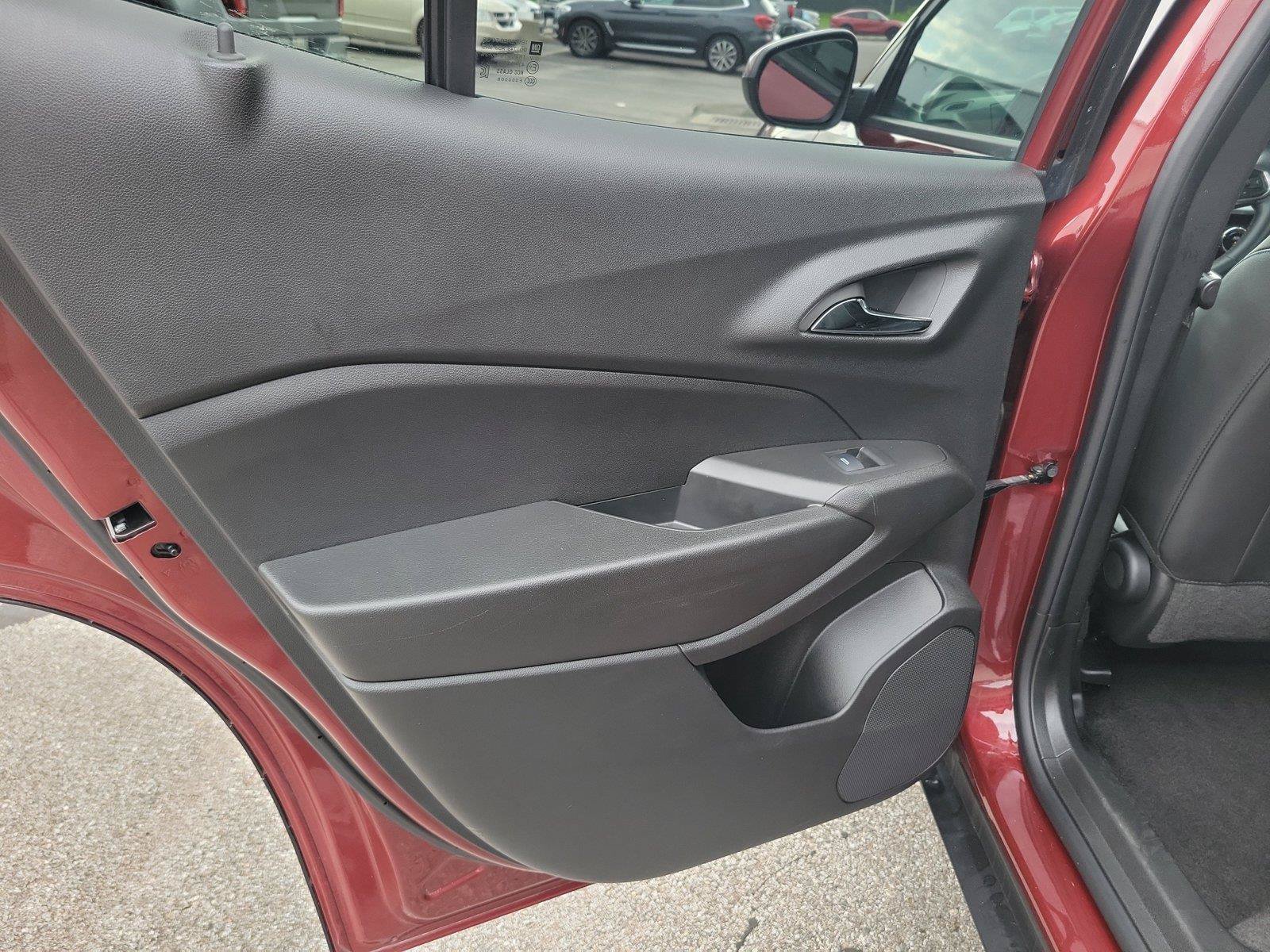 Used 2025 Chevrolet Trax LT w/ Driver Confidence Package FWD image 16