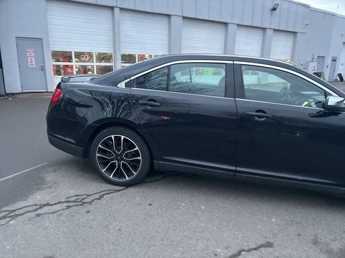 Used 2018 Ford Taurus Limited image 9