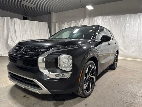 Used 2024 Mitsubishi Outlander SE FWD image 3