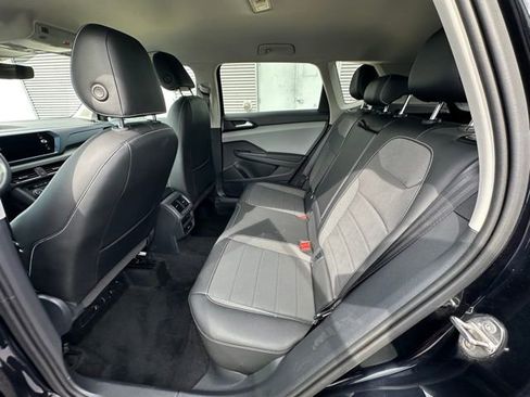 Used 2022 Volkswagen Taos SE w/ Driver Assistance Package AWD/4WD image 29