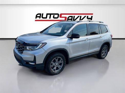 Used 2024 Honda Passport TrailSport image 3