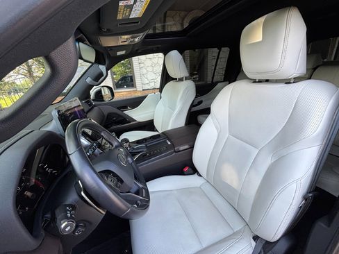 Used 2022 Lexus LX 600 4WD w/ Accessory Package (Z1) image 21