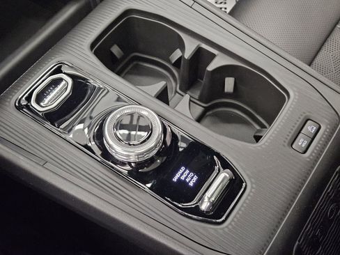 New 2026 Jeep Cherokee Overland image 16