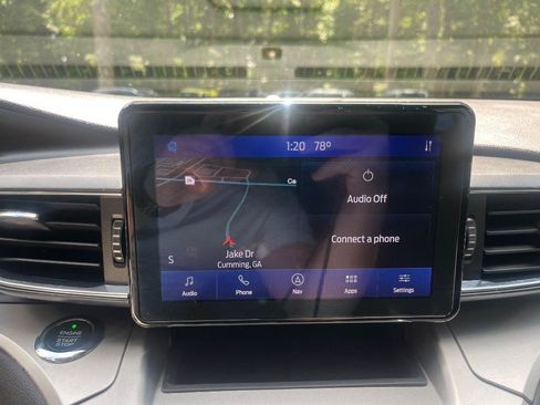 Used 2021 Ford Explorer XLT w/ Equipment Group 202A AWD/4WD image 17