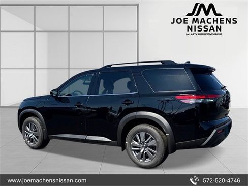 New 2025 Nissan Pathfinder SV image 3