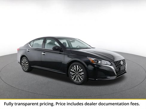 Used 2025 Nissan Altima 2.5 SV FWD image 1