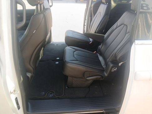 New 2026 Chrysler Pacifica Select image 21
