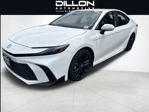 Used 2025 Toyota Camry SE FWD image 16