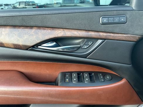 Used 2020 Cadillac Escalade Luxury image 11