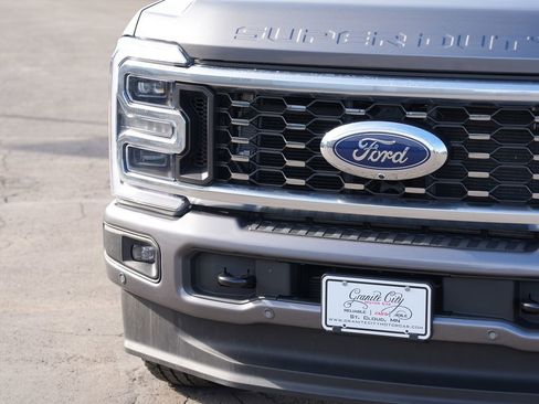 Used 2025 Ford F350 Platinum image 9