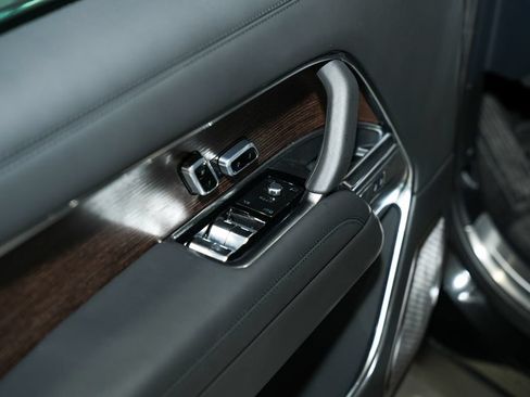 Used 2025 Land Rover Range Rover Autobiography AWD/4WD image 33