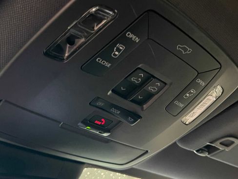 Certified 2024 Toyota Sienna XSE image 27