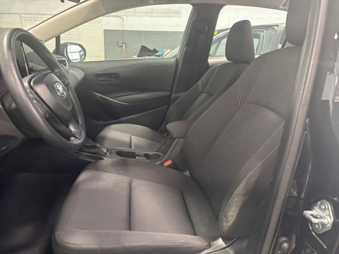 Used 2025 Toyota Corolla LE image 36