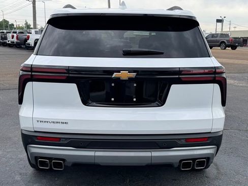 Used 2025 Chevrolet Traverse LT FWD image 4