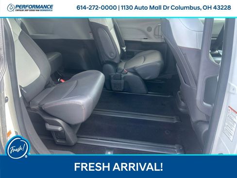 Used 2024 Toyota Sienna AWD image 15