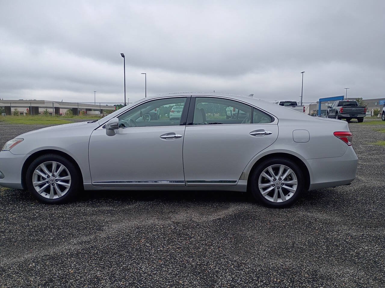 Used 2010 Lexus ES 350 w/ Preferred Accessory Package FWD image 8