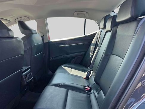 Used 2025 Toyota Camry XLE image 15