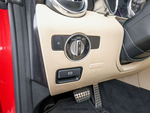 Used 2015 Mercedes-Benz SLK 250 image 36