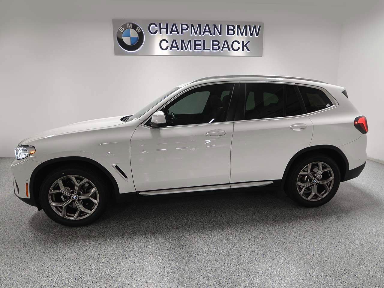 Used 2024 BMW X3 sDrive30i w/ Convenience Package RWD image 3