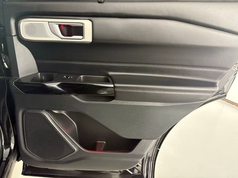 Used 2022 Ford Explorer Platinum w/ Premium Technology Package image 46