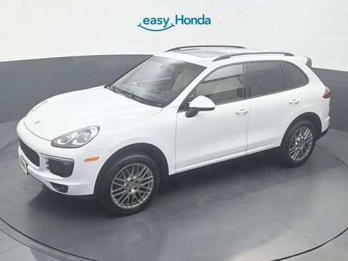 Used 2016 Porsche Cayenne w/ Premium Package AWD/4WD image 21
