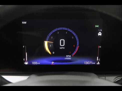 Used 2024 Chevrolet Trax LT w/ LT Convenience Package FWD image 8