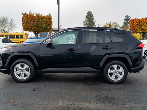 Used 2020 Toyota RAV4 XLE image 12