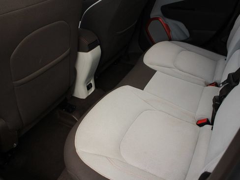 Used 2015 Jeep Renegade Latitude w/ Popular Equipment Group AWD/4WD image 20