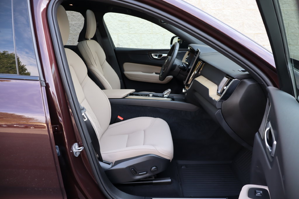 Used 2026 Volvo XC60 B5 Plus w/ Climate Package AWD/4WD image 36